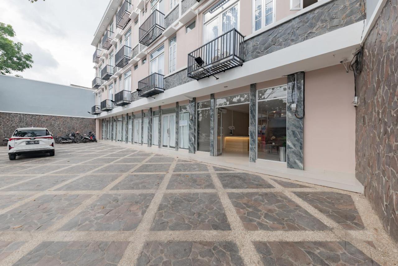 בנדונג Reddoorz Plus Near Surapati Core מראה חיצוני תמונה